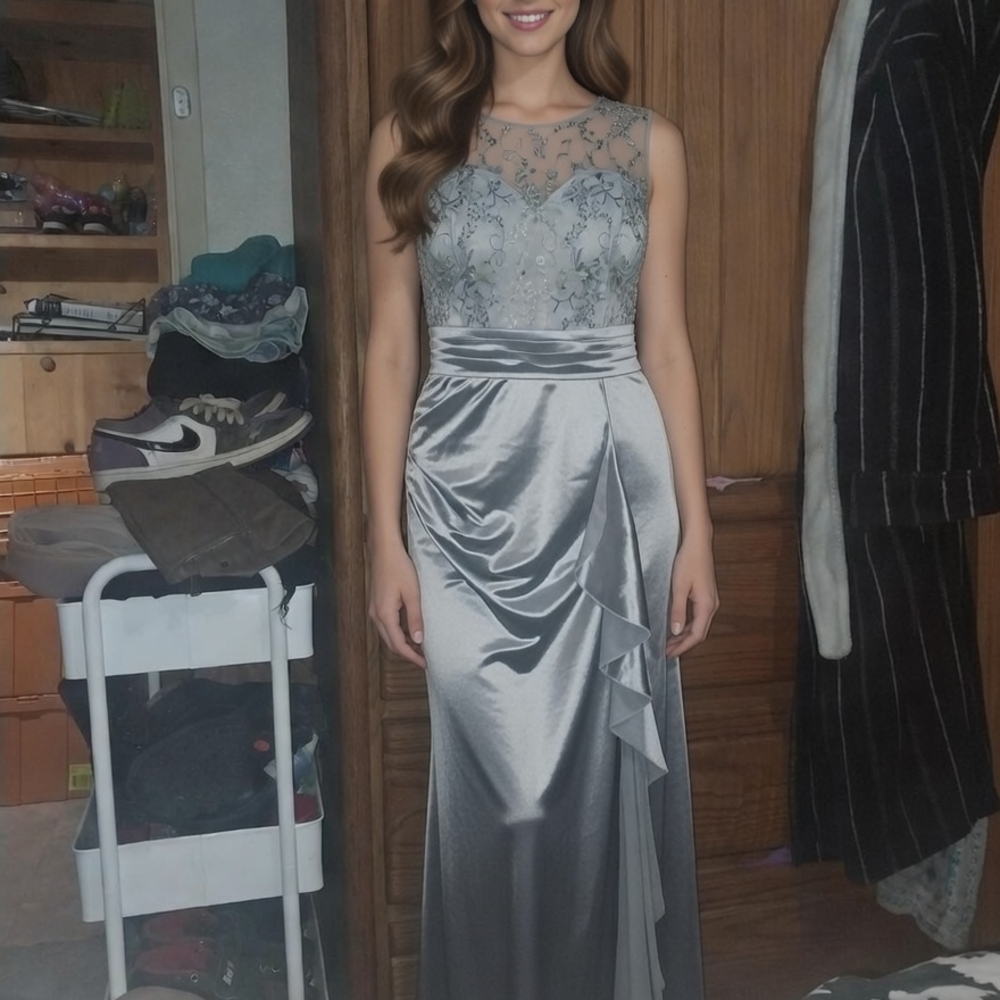 Chic Silver Maxi Dress Bin 09